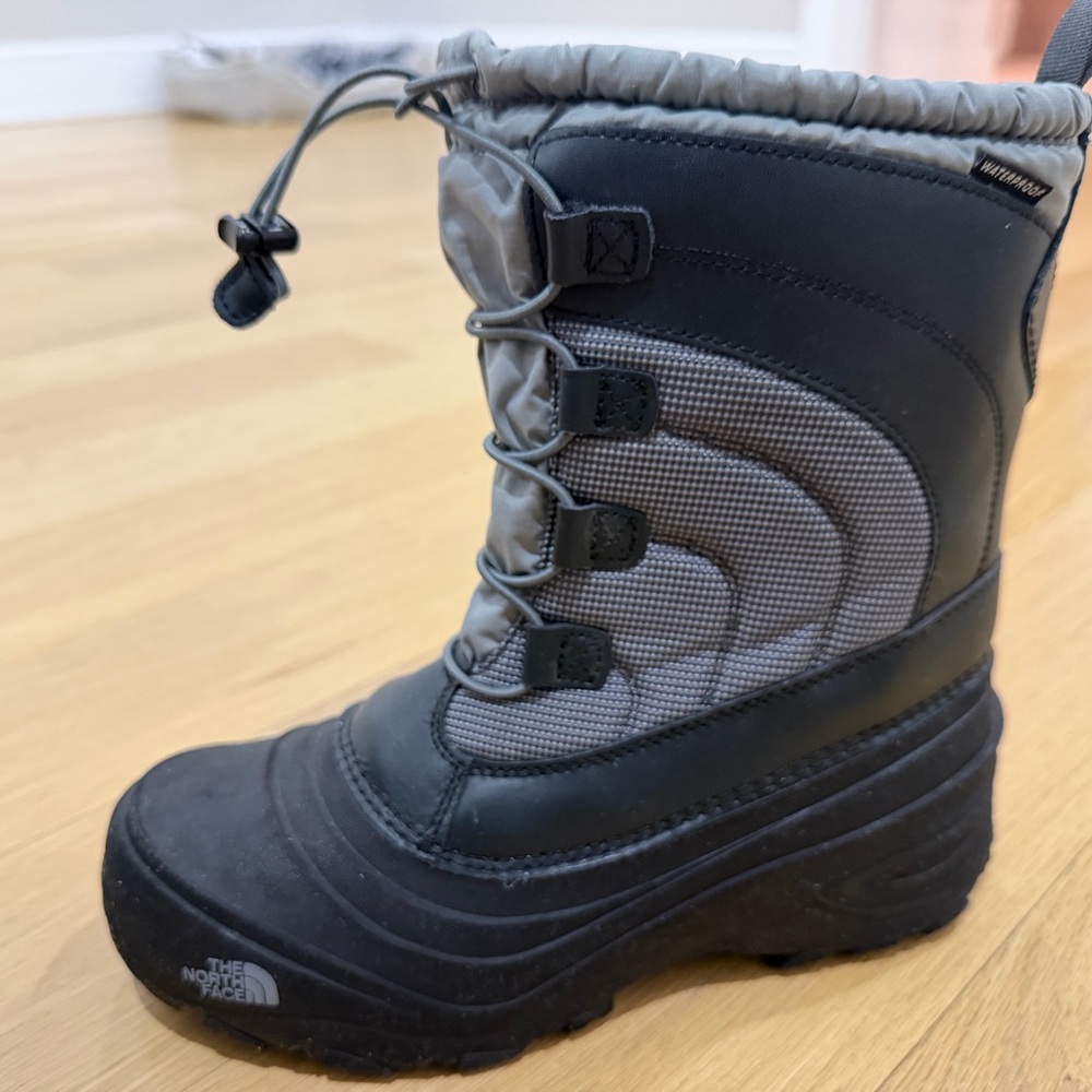 The North Face Black and Gray Insulated Boots Men’s SZ 7